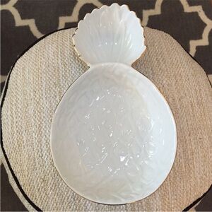 Lilly Pulitzer White Gold Rim Porcelain 15"L Glazed Pineapple Serving Bowl NWOT